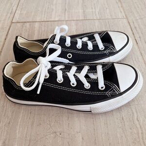 Converse size 1